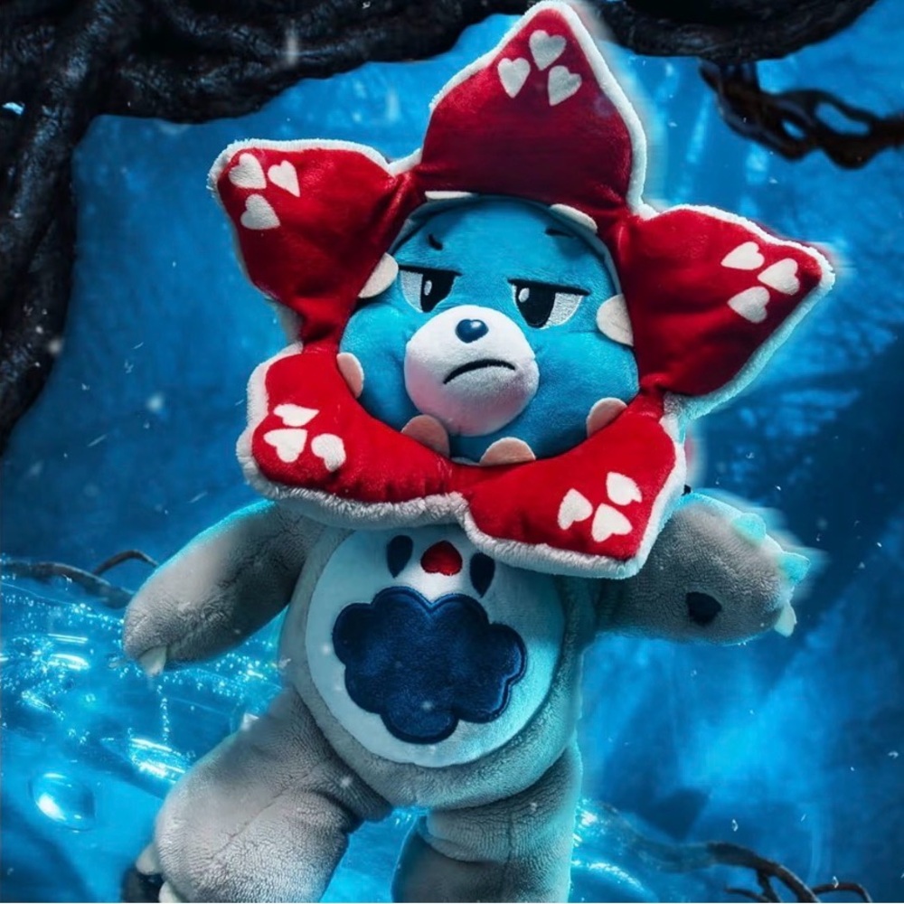 Stranger Things Bear - Picture 3 of 3